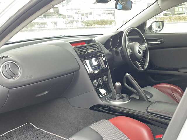 マツダ ＲＸ－８ スピリットR 茨城県 2012(平24)年 5.9万km クリスタルホワイトパールマイカ 登録時走行距離58662km/ワンオーナー/ディスプレイオーディオ/レッドステッチ入レッド/ブラック革/グレーファブリックコンビRECARO製シート/純正ブロンズ塗装19インチアルミ/純正レッド塗装ブレーキキャリパー/ETC/HIDヘッドライト/オートライト/ハードサスペンション/BILSTEIN製ダンパー/純正フロントリップスポイラー積込/DSC/TCS/スーパーLSD/取扱説明書・保証書