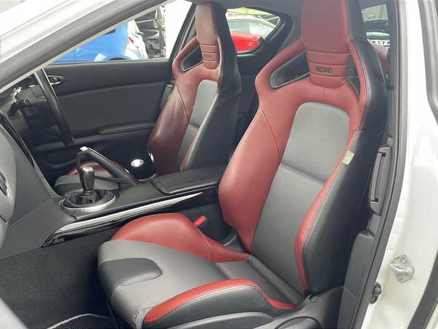 マツダ ＲＸ－８ スピリットR 茨城県 2012(平24)年 5.9万km クリスタルホワイトパールマイカ 登録時走行距離58662km/ワンオーナー/ディスプレイオーディオ/レッドステッチ入レッド/ブラック革/グレーファブリックコンビRECARO製シート/純正ブロンズ塗装19インチアルミ/純正レッド塗装ブレーキキャリパー/ETC/HIDヘッドライト/オートライト/ハードサスペンション/BILSTEIN製ダンパー/純正フロントリップスポイラー積込/DSC/TCS/スーパーLSD/取扱説明書・保証書