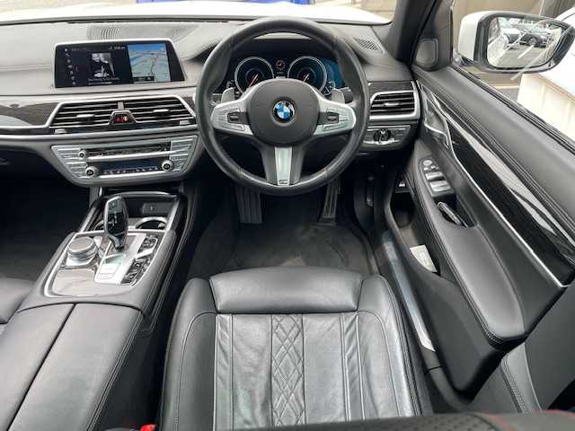ＢＭＷ ７４０ｅ アイパフォーマンス Mスポーツ 愛知県 2017(平29)年 5.7万km ミネラルホワイト サンルーフ/レザーシート/メーカーナビ/フルセグ/BT/全方位カメラ/ミラー型ETC/エアーシート/メモリーシート/パワーバックドア/ドラレコ/HUD/BSM/ACC/インテリジェントセーフティ/パーキングサポート/自動駐車/取説/保証書