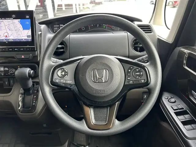 ホンダ Ｎ ＢＯＸ L コーディネートスタイル 静岡県 2023(令5)年 2.7万km プレミアムアイボリーパールⅡ 純正9インチメモリーナビ/ CD/DVD/Bluetooth/フルセグ/バックカメラ/両側パワースライドドア/HONDA SENSING	/・アダプティブクルーズコントロール	/・衝突軽減ブレーキ	/・車線維持支援システム	/・誤発進抑制機能	/・先行車発進お知らせ機能	/・オートハイビーム	/・標識認識機能	/LEDオートヘッドライト/フルフラットシート/ベンチシート/ETC/前後ドライブレコーダー