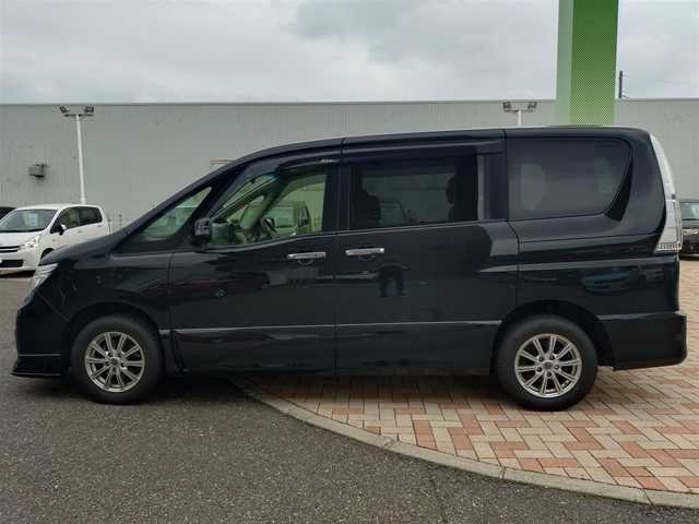 日産 セレナ ライダー ブラックライン 新潟県 2014(平26)年 9.6万km ダイヤモンドブラック (株)IDOMが運営する【じしゃロン新潟店】の自社ローン専用車両になります。/こちらは現金またはオートローンご利用時の価格です。自社ローンご希望の方は別途その旨お申付け下さい/4WD/純正SDナビ/FM/AM/CD/DVD視聴可能/フルセグTV視聴可能（走行中視聴可能）/Bluetooth/AUX接続可能/ETC/プッシュスタート/クルーズコントロール/両側パワースライドドア/前後ドライブレコーダー（品番：AMEX-A05）/エマージェンシーブレーキ/横滑り防止装置/フリップダウンモニター/電動格納ウィンカーミラー/フォグランプ/スマートキー/スペアキー×１