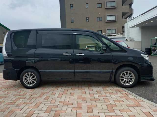 日産 セレナ ライダー ブラックライン 新潟県 2014(平26)年 9.6万km ダイヤモンドブラック (株)IDOMが運営する【じしゃロン新潟店】の自社ローン専用車両になります。/こちらは現金またはオートローンご利用時の価格です。自社ローンご希望の方は別途その旨お申付け下さい/4WD/純正SDナビ/FM/AM/CD/DVD視聴可能/フルセグTV視聴可能（走行中視聴可能）/Bluetooth/AUX接続可能/ETC/プッシュスタート/クルーズコントロール/両側パワースライドドア/前後ドライブレコーダー（品番：AMEX-A05）/エマージェンシーブレーキ/横滑り防止装置/フリップダウンモニター/電動格納ウィンカーミラー/フォグランプ/スマートキー/スペアキー×１