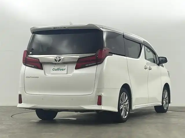 トヨタ アルファード S タイプゴールドⅢ 福島県 2022(令4)年 4.2万km ホワイトパールクリスタルシャイン トヨタセーフティセンス/・車線逸脱警報装置/・盗難防止装置/・衝突被害軽減ブレーキ/・コーナーセンサー前後/・ブラインドスポット/・デジタルインナーミラー/・レーンキープアシスト/・リアクロストラフィックアラート/・ロードサインアシスト/・レーダークルーズコントロール/・オートブレーキホールド/・電子パーキング/・オートマチックハイビーム/純正ナビ付ディスプレイオーディオ/・フルセグTV/BT/USB/AM/FM/・前後純正ドライブレコーダー/・バックカメラ/・ETC/両側パワースライドドア/・電動リアゲート/革張ステアリング/・ステアリングリモコン/ハーフレザーシート/ウォークスルー/・3列シート/・オットマン/プッシュスタート/・スマートキー/電動格納ミラー/・ウィンカーミラー/LEDヘッドライト/・フォグライト/・オートライト/サンルーフ/ドアバイザー/純正18インチアルミ/純正フロアマット/冬タイヤ積込み