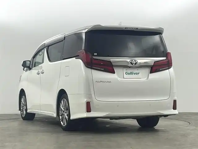 トヨタ アルファード S タイプゴールドⅢ 福島県 2022(令4)年 4.2万km ホワイトパールクリスタルシャイン トヨタセーフティセンス/・車線逸脱警報装置/・盗難防止装置/・衝突被害軽減ブレーキ/・コーナーセンサー前後/・ブラインドスポット/・デジタルインナーミラー/・レーンキープアシスト/・リアクロストラフィックアラート/・ロードサインアシスト/・レーダークルーズコントロール/・オートブレーキホールド/・電子パーキング/・オートマチックハイビーム/純正ナビ付ディスプレイオーディオ/・フルセグTV/BT/USB/AM/FM/・前後純正ドライブレコーダー/・バックカメラ/・ETC/両側パワースライドドア/・電動リアゲート/革張ステアリング/・ステアリングリモコン/ハーフレザーシート/ウォークスルー/・3列シート/・オットマン/プッシュスタート/・スマートキー/電動格納ミラー/・ウィンカーミラー/LEDヘッドライト/・フォグライト/・オートライト/サンルーフ/ドアバイザー/純正18インチアルミ/純正フロアマット/冬タイヤ積込み