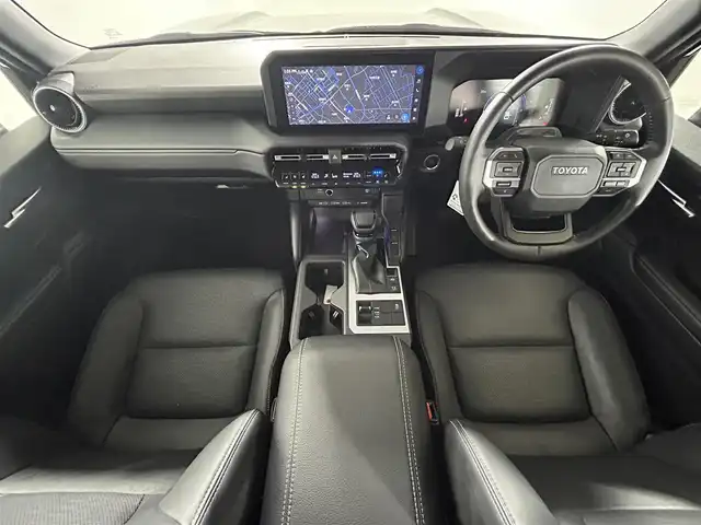 トヨタ ランドクルーザー ２５０ VX 佐賀県 2024(令6)年 0.8万km ブラック 純正12.3インチディスプレイオーディオ/ナビ機能付き/フルセグTV/Bluetooth/Applecarplay/Androidauto/ワンオーナー/メーカーオプション丸目LEDヘッドライト/サンルーフ/モデリスタプロテクターキット/モデリスタシグネチャーイルミブレード/全方位カメラ/デジタルインナールームミラー/衝突被害軽減システム/ブラインドスポットモニター/レーダークルーズコントロール/レーンアシスト/ロードサインアシスト/クリアランスソナー/オートライト/オートマチックハイビーム/LEDフォグライト/ビルトインETC2.0/電子パーキング/ブレーキホールド/ステアリングヒーター/純正ルーフラック/運転席・助手席シートヒーター/運転席・助手席エアシート/運転席パワーシート/レザーシート/パワーバックドア/純正18インチアルミホイール/純正フロアマット