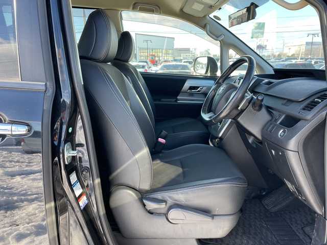 トヨタ ヴォクシー ZS 煌Z 道央・札幌 2013(平25)年 10.5万km ブラック ４WD/ワンオーナー/寒冷地仕様/社外メモリーナビ/AM/FM/BT/CD/コーナーセンサー/バックカメラ/ビルトインETC/ワイパーデアイサー/両側パワースライドドア/ハーフレザーシート/革巻きステアリング/ステアリングリモコン/パドルシフト/MTモード付AT/プッシュスタート/スマートキー/キセノンヘッドライト/オートライト/フォグランプ/電動格納ミラー/ウィンカーミラー/純正フロアマット/純正AW付夏タイヤ積込/205/60/R16/2022年/山4mm