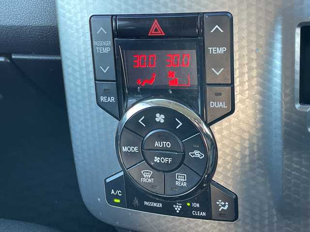 トヨタ ヴォクシー ZS 煌Z 道央・札幌 2013(平25)年 10.5万km ブラック ４WD/ワンオーナー/寒冷地仕様/社外メモリーナビ/AM/FM/BT/CD/コーナーセンサー/バックカメラ/ビルトインETC/ワイパーデアイサー/両側パワースライドドア/ハーフレザーシート/革巻きステアリング/ステアリングリモコン/パドルシフト/MTモード付AT/プッシュスタート/スマートキー/キセノンヘッドライト/オートライト/フォグランプ/電動格納ミラー/ウィンカーミラー/純正フロアマット/純正AW付夏タイヤ積込/205/60/R16/2022年/山4mm