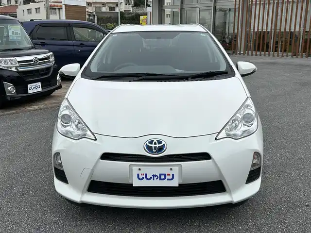 トヨタ アクア S 沖縄県 2014(平26)年 6.9万km ライムホワイトパールクリスタルシャイン (株)IDOMが運営する【じしゃロンコザ店】の自社ローン専用車両になりますこちらは現金またはオートローンご利用時の価格です。自社ローンご希望の方は別途その旨お申付け下さい/純正ナビ　/フルセグＴＶ　/ＥＴＣ　/Ｂｌｕｅｔｏｏｔｈ接続　/ＣＤ再生　/バックカメラ　/アイドリングストップ　/横滑り防止装置　/オートライト　/プッシュスタート　/スマートキー　/スペアキー　/取扱説明書