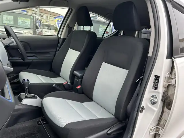 トヨタ アクア S 沖縄県 2014(平26)年 6.9万km ライムホワイトパールクリスタルシャイン (株)IDOMが運営する【じしゃロンコザ店】の自社ローン専用車両になりますこちらは現金またはオートローンご利用時の価格です。自社ローンご希望の方は別途その旨お申付け下さい/純正ナビ　/フルセグＴＶ　/ＥＴＣ　/Ｂｌｕｅｔｏｏｔｈ接続　/ＣＤ再生　/バックカメラ　/アイドリングストップ　/横滑り防止装置　/オートライト　/プッシュスタート　/スマートキー　/スペアキー　/取扱説明書