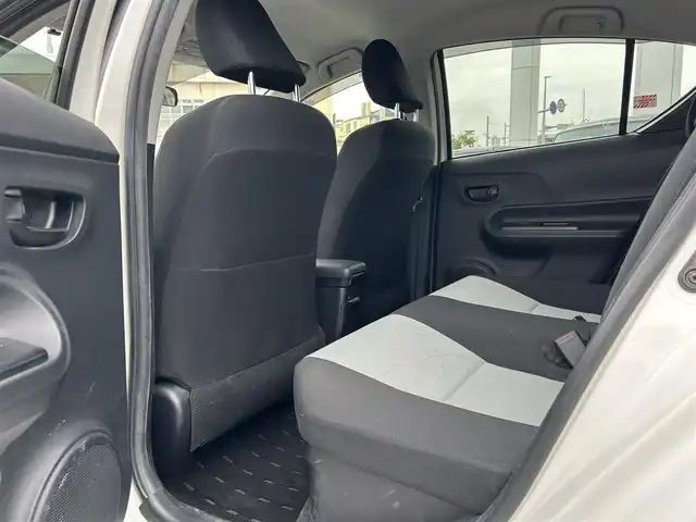 トヨタ アクア S 沖縄県 2014(平26)年 6.9万km ライムホワイトパールクリスタルシャイン (株)IDOMが運営する【じしゃロンコザ店】の自社ローン専用車両になりますこちらは現金またはオートローンご利用時の価格です。自社ローンご希望の方は別途その旨お申付け下さい/純正ナビ　/フルセグＴＶ　/ＥＴＣ　/Ｂｌｕｅｔｏｏｔｈ接続　/ＣＤ再生　/バックカメラ　/アイドリングストップ　/横滑り防止装置　/オートライト　/プッシュスタート　/スマートキー　/スペアキー　/取扱説明書