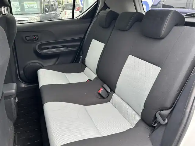 トヨタ アクア S 沖縄県 2014(平26)年 6.9万km ライムホワイトパールクリスタルシャイン (株)IDOMが運営する【じしゃロンコザ店】の自社ローン専用車両になりますこちらは現金またはオートローンご利用時の価格です。自社ローンご希望の方は別途その旨お申付け下さい/純正ナビ　/フルセグＴＶ　/ＥＴＣ　/Ｂｌｕｅｔｏｏｔｈ接続　/ＣＤ再生　/バックカメラ　/アイドリングストップ　/横滑り防止装置　/オートライト　/プッシュスタート　/スマートキー　/スペアキー　/取扱説明書