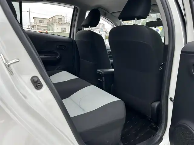 トヨタ アクア S 沖縄県 2014(平26)年 6.9万km ライムホワイトパールクリスタルシャイン (株)IDOMが運営する【じしゃロンコザ店】の自社ローン専用車両になりますこちらは現金またはオートローンご利用時の価格です。自社ローンご希望の方は別途その旨お申付け下さい/純正ナビ　/フルセグＴＶ　/ＥＴＣ　/Ｂｌｕｅｔｏｏｔｈ接続　/ＣＤ再生　/バックカメラ　/アイドリングストップ　/横滑り防止装置　/オートライト　/プッシュスタート　/スマートキー　/スペアキー　/取扱説明書