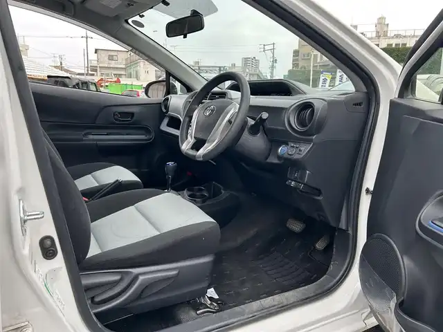 トヨタ アクア S 沖縄県 2014(平26)年 6.9万km ライムホワイトパールクリスタルシャイン (株)IDOMが運営する【じしゃロンコザ店】の自社ローン専用車両になりますこちらは現金またはオートローンご利用時の価格です。自社ローンご希望の方は別途その旨お申付け下さい/純正ナビ　/フルセグＴＶ　/ＥＴＣ　/Ｂｌｕｅｔｏｏｔｈ接続　/ＣＤ再生　/バックカメラ　/アイドリングストップ　/横滑り防止装置　/オートライト　/プッシュスタート　/スマートキー　/スペアキー　/取扱説明書