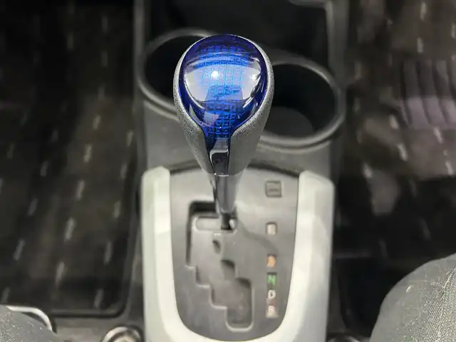 トヨタ アクア S 沖縄県 2014(平26)年 6.9万km ライムホワイトパールクリスタルシャイン (株)IDOMが運営する【じしゃロンコザ店】の自社ローン専用車両になりますこちらは現金またはオートローンご利用時の価格です。自社ローンご希望の方は別途その旨お申付け下さい/純正ナビ　/フルセグＴＶ　/ＥＴＣ　/Ｂｌｕｅｔｏｏｔｈ接続　/ＣＤ再生　/バックカメラ　/アイドリングストップ　/横滑り防止装置　/オートライト　/プッシュスタート　/スマートキー　/スペアキー　/取扱説明書