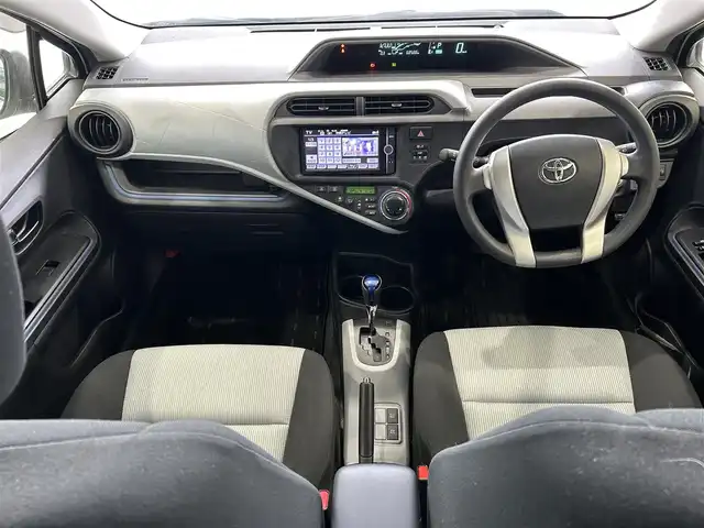 トヨタ アクア S 沖縄県 2014(平26)年 6.9万km ライムホワイトパールクリスタルシャイン (株)IDOMが運営する【じしゃロンコザ店】の自社ローン専用車両になりますこちらは現金またはオートローンご利用時の価格です。自社ローンご希望の方は別途その旨お申付け下さい/純正ナビ　/フルセグＴＶ　/ＥＴＣ　/Ｂｌｕｅｔｏｏｔｈ接続　/ＣＤ再生　/バックカメラ　/アイドリングストップ　/横滑り防止装置　/オートライト　/プッシュスタート　/スマートキー　/スペアキー　/取扱説明書