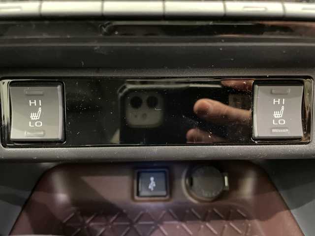 トヨタ ＲＡＶ４ G 栃木県 2021(令3)年 3.3万km ホワイトパールクリスタルシャイン ４WD/ディスプレイオーディオ/（ナビ/フルセグTV）/フロントカメラ/左サイドカメラ/バックカメラ/トヨタセーフティセンス/衝突軽減ブレーキ/前後コーナーセンサー/レーダークルーズコントロール/合皮シート/シートヒーター/ビルトインETC/パワーバックドア/防眩ミラー/ステアリングスイッチ/電動格納ミラー/本革ステアリング/スマートキー/プッシュスタート/純正アルミホイール/純正フロアマット