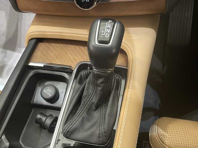 ボルボ ＸＣ９０ T6 AWD インスクリプション 新潟県 2018(平30)年 2.5万km クリスタルホワイトP インテリセーフ/-衝突回避被害軽減ブレーキ/-アダプティブクルーズコントロール/-パイロットアシスト/-ブラインドスポットインフォメーションシステム/-レーンキーピングエイド/-クロストラフィックアラート/-フルアクティブハイビーム/-360°ビューカメラ/純正ナビ/フルセグTV/ETC/ドライブレコーダー/ヘッドアップディスプレイ/ステアリングヒーター/2列目シートヒーター/メモリ付きパワーシート/パワーバックドア/純正20インチアルミホイール