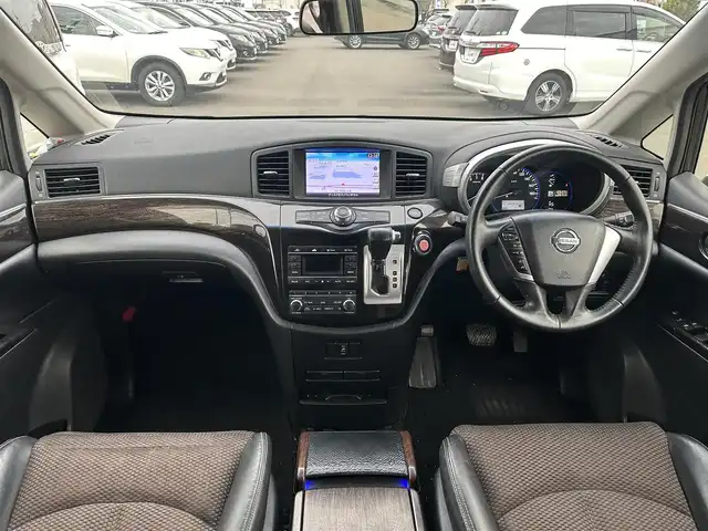 日産 エルグランド 250ハイウェイスター 道北・旭川 2013(平25)年 10.7万km ブリリアントホワイトパール (株)IDOMが運営する【じしゃロン旭川店】の自社ローン専用車両になります。こちらは現金またはオートローンご利用時の価格です。自社ローンご希望の方は別途その旨お申付け下さい/　/・純正ナビ（CD/DVD/HDD/フルセグ/BT)/・アラウンドビューモニター/・ETC/・片側パワースライドドア/・ステアリングリモコン/・フォグランプ/・スマートキー2個/・純正サマータイヤ積込 225/55R18/・取扱説明書