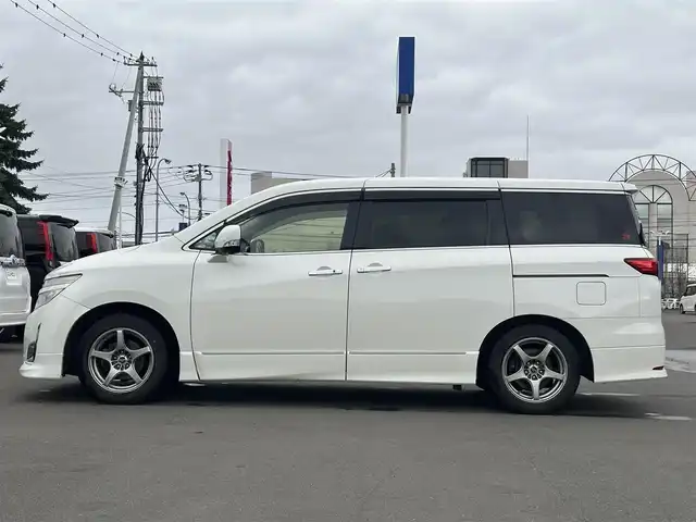 日産 エルグランド 250ハイウェイスター 道北・旭川 2013(平25)年 10.7万km ブリリアントホワイトパール (株)IDOMが運営する【じしゃロン旭川店】の自社ローン専用車両になります。こちらは現金またはオートローンご利用時の価格です。自社ローンご希望の方は別途その旨お申付け下さい/　/・純正ナビ（CD/DVD/HDD/フルセグ/BT)/・アラウンドビューモニター/・ETC/・片側パワースライドドア/・ステアリングリモコン/・フォグランプ/・スマートキー2個/・純正サマータイヤ積込 225/55R18/・取扱説明書