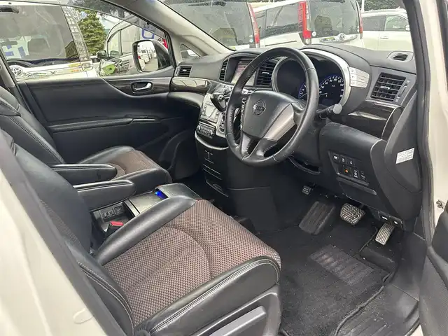 日産 エルグランド 250ハイウェイスター 道北・旭川 2013(平25)年 10.7万km ブリリアントホワイトパール (株)IDOMが運営する【じしゃロン旭川店】の自社ローン専用車両になります。こちらは現金またはオートローンご利用時の価格です。自社ローンご希望の方は別途その旨お申付け下さい/　/・純正ナビ（CD/DVD/HDD/フルセグ/BT)/・アラウンドビューモニター/・ETC/・片側パワースライドドア/・ステアリングリモコン/・フォグランプ/・スマートキー2個/・純正サマータイヤ積込 225/55R18/・取扱説明書