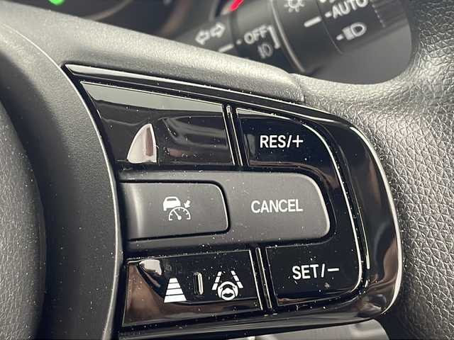 ホンダ ヴェゼル G 岐阜県 2023(令5)年 0.3万km クリスタルブラックパール 社外7インチSDナビ/　(AM/FM/CD/DVD/Bluetooth/フルセグTV)/バックカメラ/ホンダセンシング/衝突軽減ブレーキ/レーンキープアシスト/踏み間違い衝突軽減システム/コーナーセンサー/レーダークルーズコントロール/LEDヘッドライト/ETC2.0/純正アルミホイール/フロアマット/スペアキー/取説、保証書