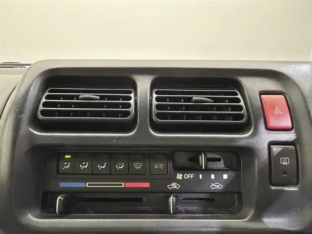 スズキ ジムニー XC 愛媛県 2001(平13)年 16万km スペリアホワイト ・オーディオ（ＣＤ・ＢＴ・ＵＳＢ・ＡＵＸ）/・４ＷＤ・２ＷＤ切り替え　/・ターボ/・5MT