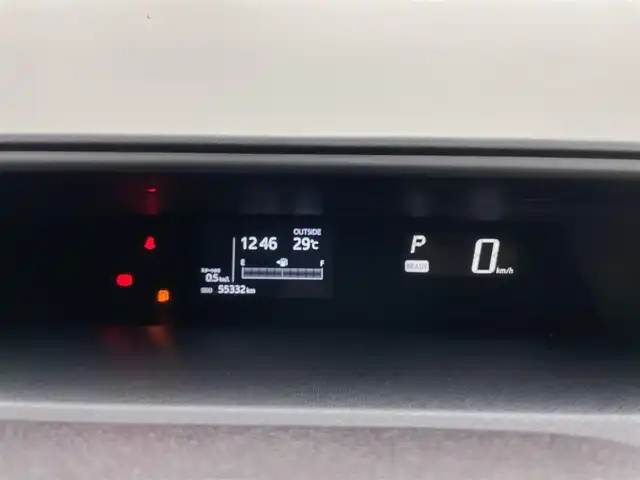 トヨタ アクア G 岡山県 2017(平29)年 5.6万km ブラッキッシュアゲハガラスフレーク 純正SDナビ（NSZT-W66T）/（CD/DVD/Bluetooth/フルセグ）/衝突軽減ブレーキ/バックカメラ/クルーズコントロール/オートハイビーム/プッシュスタート/アイドリングストップ/レーンキープアシスト/フロアマット/オートライト/ドアバイザー/ISOFIX/ステアリングスイッチ/チルトステアリング/シートリフター/ウインカーミラー/スマートキー×2/取扱説明書