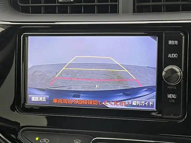 トヨタ アクア G 岡山県 2017(平29)年 5.6万km ブラッキッシュアゲハガラスフレーク 純正SDナビ（NSZT-W66T）/（CD/DVD/Bluetooth/フルセグ）/衝突軽減ブレーキ/バックカメラ/クルーズコントロール/オートハイビーム/プッシュスタート/アイドリングストップ/レーンキープアシスト/フロアマット/オートライト/ドアバイザー/ISOFIX/ステアリングスイッチ/チルトステアリング/シートリフター/ウインカーミラー/スマートキー×2/取扱説明書