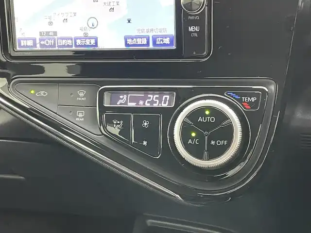 トヨタ アクア G 岡山県 2017(平29)年 5.6万km ブラッキッシュアゲハガラスフレーク 純正SDナビ（NSZT-W66T）/（CD/DVD/Bluetooth/フルセグ）/衝突軽減ブレーキ/バックカメラ/クルーズコントロール/オートハイビーム/プッシュスタート/アイドリングストップ/レーンキープアシスト/フロアマット/オートライト/ドアバイザー/ISOFIX/ステアリングスイッチ/チルトステアリング/シートリフター/ウインカーミラー/スマートキー×2/取扱説明書
