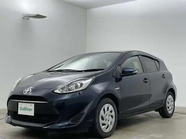 トヨタ アクア G 岡山県 2017(平29)年 5.6万km ブラッキッシュアゲハガラスフレーク 純正SDナビ（NSZT-W66T）/（CD/DVD/Bluetooth/フルセグ）/衝突軽減ブレーキ/バックカメラ/クルーズコントロール/オートハイビーム/プッシュスタート/アイドリングストップ/レーンキープアシスト/フロアマット/オートライト/ドアバイザー/ISOFIX/ステアリングスイッチ/チルトステアリング/シートリフター/ウインカーミラー/スマートキー×2/取扱説明書