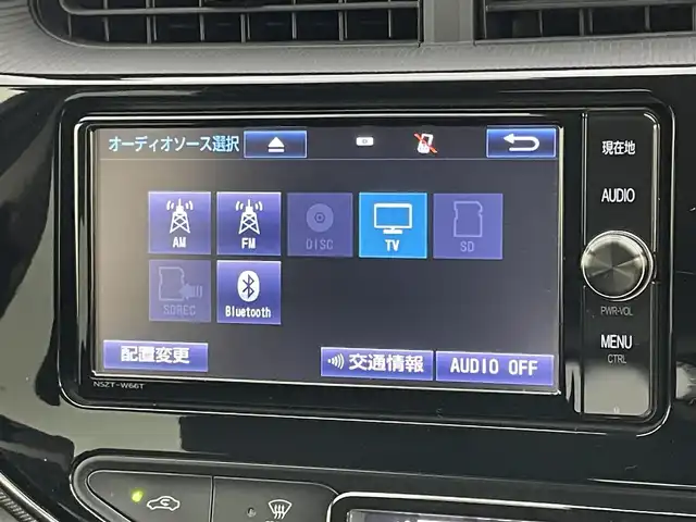 トヨタ アクア G 岡山県 2017(平29)年 5.6万km ブラッキッシュアゲハガラスフレーク 純正SDナビ（NSZT-W66T）/（CD/DVD/Bluetooth/フルセグ）/衝突軽減ブレーキ/バックカメラ/クルーズコントロール/オートハイビーム/プッシュスタート/アイドリングストップ/レーンキープアシスト/フロアマット/オートライト/ドアバイザー/ISOFIX/ステアリングスイッチ/チルトステアリング/シートリフター/ウインカーミラー/スマートキー×2/取扱説明書
