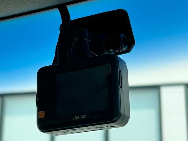 ホンダ Ｎ ＢＯＸ G Lパッケージ 大阪府 2016(平28)年 7.6万km プレミアムホワイトパールⅡ 社外ナビ　/   フルセグTV/CD/DVD/Bluetooth　/横滑り防止装置　/片側パワースライドドア　/前後ドライブレコーダー　/純正フロアマット　/プッシュスタート　/スマートキー　　/ビルトインＥＴＣ/禁煙車