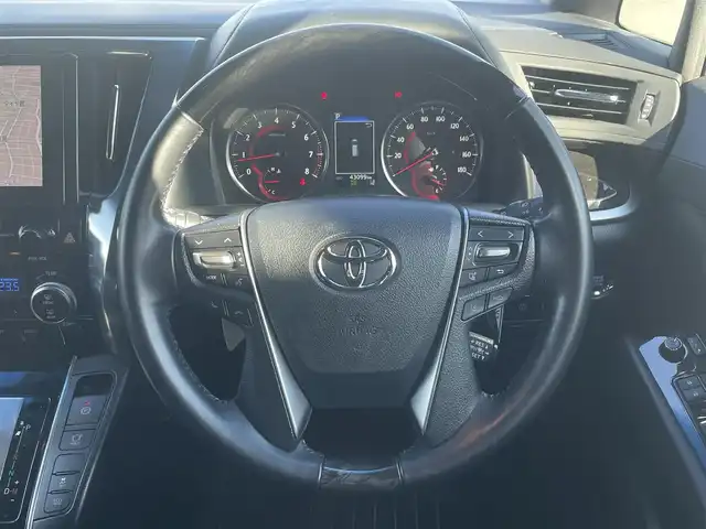 トヨタ アルファード S タイプゴールド 静岡県 2021(令3)年 4.3万km ホワイトパールクリスタルシャイン 純正9インチディスプレイオーディオナビ　/・フルセグＴＶ　/・Ｂｌｕｅｔｏｏｔｈ接続　/・ＤＶＤ再生　/・USB入力端子/純正フリップダウンモニター　/トヨタセーフティセンス　/両側パワースライドドア　/レーダークルーズコントロール/プリクラッシュセーフティ　/レーンキープアシスト/横滑り防止装置/パワーバックドア　/電動パーキングブレーキ/オートブレーキホールド　/プッシュスタート/スマートキー/ドライブレコーダー/ビルトインETC/ＬＥＤオートライト/オートハイビーム/ハーフレザーシート/2列目オットマン/純正18インチアルミホイール/純正フロアマット/取扱説明書/保証書