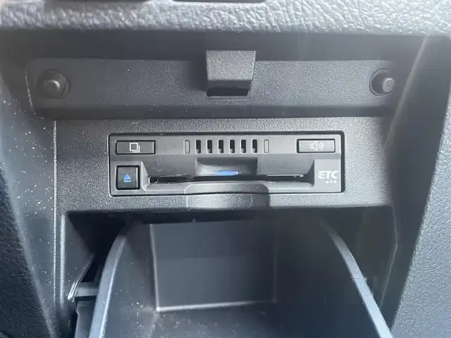 トヨタ アルファード S タイプゴールド 静岡県 2021(令3)年 4.3万km ホワイトパールクリスタルシャイン 純正9インチディスプレイオーディオナビ　/・フルセグＴＶ　/・Ｂｌｕｅｔｏｏｔｈ接続　/・ＤＶＤ再生　/・USB入力端子/純正フリップダウンモニター　/トヨタセーフティセンス　/両側パワースライドドア　/レーダークルーズコントロール/プリクラッシュセーフティ　/レーンキープアシスト/横滑り防止装置/パワーバックドア　/電動パーキングブレーキ/オートブレーキホールド　/プッシュスタート/スマートキー/ドライブレコーダー/ビルトインETC/ＬＥＤオートライト/オートハイビーム/ハーフレザーシート/2列目オットマン/純正18インチアルミホイール/純正フロアマット/取扱説明書/保証書