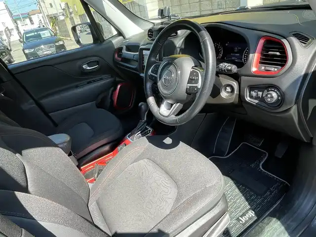 クライスラー・ジープ ジープ レネゲード トレイルホーク 青森県 2020(令2)年 5.4万km グラニトクリスタル ワンオーナー/４WD/純正ナビ/（Bt/USB/AUX/AM/FM)/レーンキープアシスト/社外ドライブレコーダー/バックカメラ/LEDヘッドライト/クルーズコントロール/ブラインドスポット/雨滴感知オートワイパー/コーナーセンサー/AAC/ETC/夏タイヤ積み込み（純正アルミホイール）
