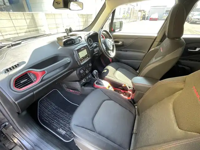 クライスラー・ジープ ジープ レネゲード トレイルホーク 青森県 2020(令2)年 5.4万km グラニトクリスタル ワンオーナー/４WD/純正ナビ/（Bt/USB/AUX/AM/FM)/レーンキープアシスト/社外ドライブレコーダー/バックカメラ/LEDヘッドライト/クルーズコントロール/ブラインドスポット/雨滴感知オートワイパー/コーナーセンサー/AAC/ETC/夏タイヤ積み込み（純正アルミホイール）
