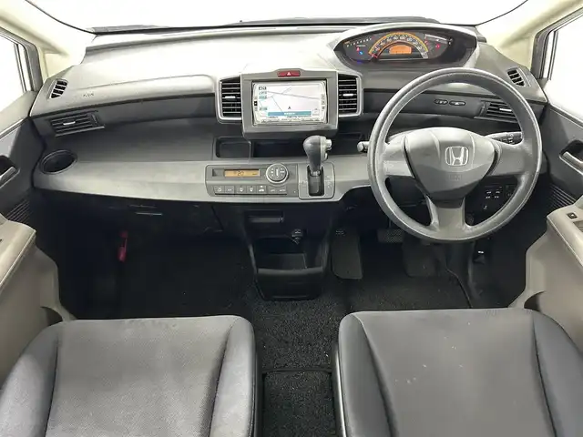 ホンダ フリード G ジャストセレクション 佐賀県 2010(平22)年 11.8万km アラバスターシルバーメタリック 純正7型ナビ/（ＡＭ/ＦＭ/CD/DVD/Bluetooth/フルセグTV）/バックカメラ/ドライブレコーダー/両側パワースライドドア/ETC/オートエアコン/HIDヘッドライト/盗難防止装置/横滑り防止装置/オートライト/オートマチックハイビーム/スマートキー/スペアキー有/プッシュスタート/USB入力端子/純正フロアマット/電動格納ミラー/ドアバイザー