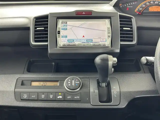 ホンダ フリード G ジャストセレクション 佐賀県 2010(平22)年 11.8万km アラバスターシルバーメタリック 純正7型ナビ/（ＡＭ/ＦＭ/CD/DVD/Bluetooth/フルセグTV）/バックカメラ/ドライブレコーダー/両側パワースライドドア/ETC/オートエアコン/HIDヘッドライト/盗難防止装置/横滑り防止装置/オートライト/オートマチックハイビーム/スマートキー/スペアキー有/プッシュスタート/USB入力端子/純正フロアマット/電動格納ミラー/ドアバイザー
