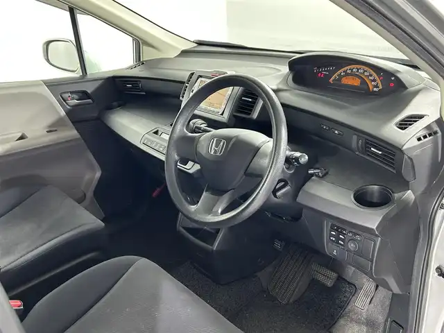 ホンダ フリード G ジャストセレクション 佐賀県 2010(平22)年 11.8万km アラバスターシルバーメタリック 純正7型ナビ/（ＡＭ/ＦＭ/CD/DVD/Bluetooth/フルセグTV）/バックカメラ/ドライブレコーダー/両側パワースライドドア/ETC/オートエアコン/HIDヘッドライト/盗難防止装置/横滑り防止装置/オートライト/オートマチックハイビーム/スマートキー/スペアキー有/プッシュスタート/USB入力端子/純正フロアマット/電動格納ミラー/ドアバイザー