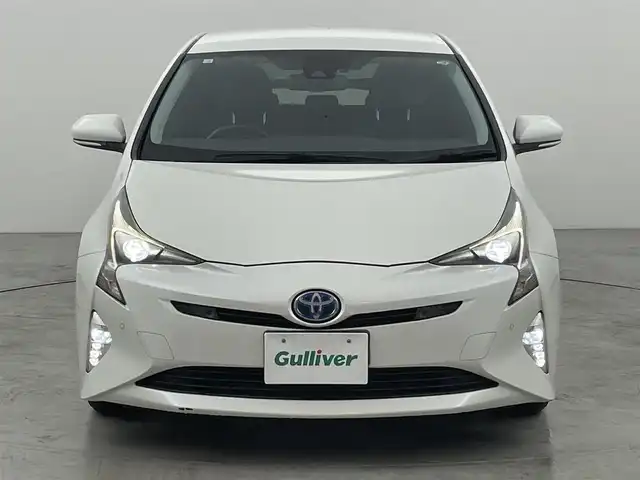 トヨタ プリウス Sセーフティプラス 福岡県 2018(平30)年 5.4万km ホワイトパールクリスタルシャイン 純正ナビ（ＢＴ，フルセグＴＶ）　/バックカメラ　/ビルトインＥＴＣ　/ＡＣＣ　/コーナーセンサー　/衝突軽減ブレーキ　/レーンキープ　/ＰＫＳＢ　/パーキングアシスト　/オートマチックハイビーム　/ステアリングリモコン