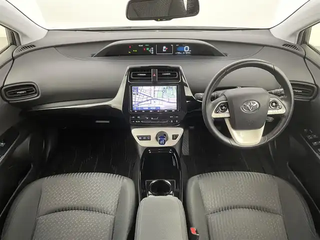 トヨタ プリウス Sセーフティプラス 福岡県 2018(平30)年 5.4万km ホワイトパールクリスタルシャイン 純正ナビ（ＢＴ，フルセグＴＶ）　/バックカメラ　/ビルトインＥＴＣ　/ＡＣＣ　/コーナーセンサー　/衝突軽減ブレーキ　/レーンキープ　/ＰＫＳＢ　/パーキングアシスト　/オートマチックハイビーム　/ステアリングリモコン