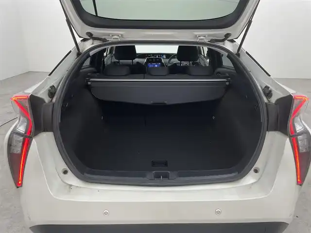 トヨタ プリウス Sセーフティプラス 福岡県 2018(平30)年 5.4万km ホワイトパールクリスタルシャイン 純正ナビ（ＢＴ，フルセグＴＶ）　/バックカメラ　/ビルトインＥＴＣ　/ＡＣＣ　/コーナーセンサー　/衝突軽減ブレーキ　/レーンキープ　/ＰＫＳＢ　/パーキングアシスト　/オートマチックハイビーム　/ステアリングリモコン