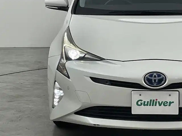 トヨタ プリウス Sセーフティプラス 福岡県 2018(平30)年 5.4万km ホワイトパールクリスタルシャイン 純正ナビ（ＢＴ，フルセグＴＶ）　/バックカメラ　/ビルトインＥＴＣ　/ＡＣＣ　/コーナーセンサー　/衝突軽減ブレーキ　/レーンキープ　/ＰＫＳＢ　/パーキングアシスト　/オートマチックハイビーム　/ステアリングリモコン