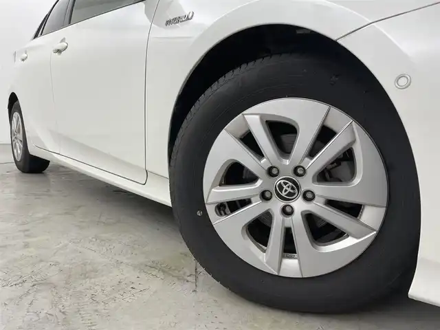 トヨタ プリウス Sセーフティプラス 福岡県 2018(平30)年 5.4万km ホワイトパールクリスタルシャイン 純正ナビ（ＢＴ，フルセグＴＶ）　/バックカメラ　/ビルトインＥＴＣ　/ＡＣＣ　/コーナーセンサー　/衝突軽減ブレーキ　/レーンキープ　/ＰＫＳＢ　/パーキングアシスト　/オートマチックハイビーム　/ステアリングリモコン