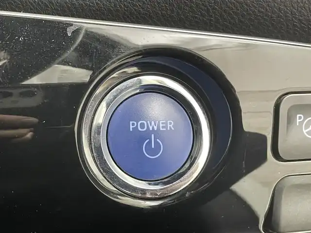 トヨタ プリウス Sセーフティプラス 福岡県 2018(平30)年 5.4万km ホワイトパールクリスタルシャイン 純正ナビ（ＢＴ，フルセグＴＶ）　/バックカメラ　/ビルトインＥＴＣ　/ＡＣＣ　/コーナーセンサー　/衝突軽減ブレーキ　/レーンキープ　/ＰＫＳＢ　/パーキングアシスト　/オートマチックハイビーム　/ステアリングリモコン