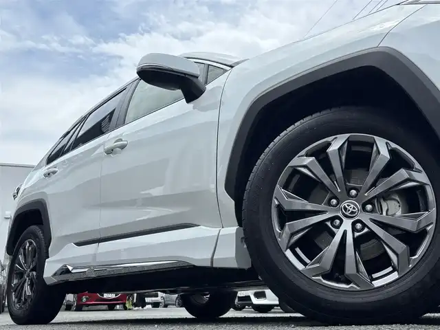 トヨタ ＲＡＶ４ X 熊本県 2024(令6)年 0.5万km プラチナホワイトパールマイカ ワンオーナー/モデリスタフルエアロ/ルーフレール/純正ディスプレイオーディオ(ナビ機能付き)/【フルセグTV/Bluetooth/USB】/衝突被害軽減システム/レーダークルーズコントロール/レーンキープアシスト/車両接近通報装置/コーナーセンサー/純正18インチアルミホイール/オートLEDライト/オートマチックハイビーム/ビルトインETC2.0/横滑り防止装置/盗難防止装置/純正フロアマット/ダブル＋サイドエアバック/プッシュスタート/スマートキー/スペアキー/取扱説明書/保証書