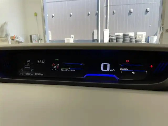ホンダ フリード＋ ハイブリット G ホンダセンシング 滋賀県 2021(令3)年 5.6万km ルナシルバーM 禁煙車/純正ナビ/【CD/DVD/フルセグTV/Bluetooth】/ドライブレコーダー/ビルトインＥＴＣ/バックカメラ/ホンダセンシング/・衝突軽減ブレーキ/・歩行者事故低減ステアリング/・アダプティブクルーズコントロール/・車線維持支援システム/・路外逸脱抑制機能/・誤発進抑制機能/・先行車発進お知らせ機能/・標識認識機能/両側パワースライドドア/シートヒーター/ハーフレザーシート/ステアリングスイッチ/ＬＥＤライト/ＬＥＤフォグ/スマートキー