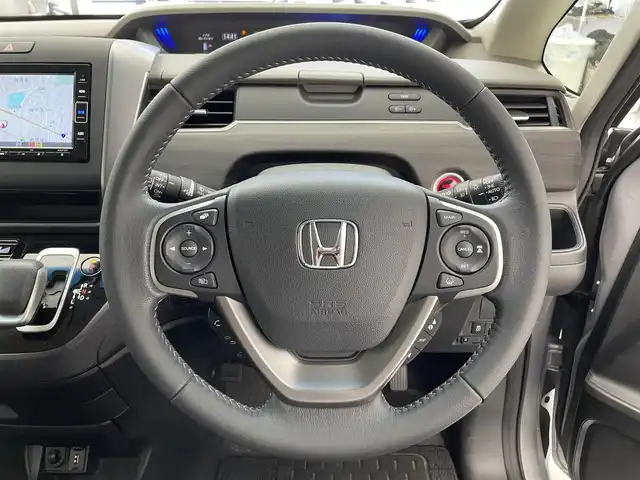 ホンダ フリード＋ ハイブリット G ホンダセンシング 滋賀県 2021(令3)年 5.6万km ルナシルバーM 禁煙車/純正ナビ/【CD/DVD/フルセグTV/Bluetooth】/ドライブレコーダー/ビルトインＥＴＣ/バックカメラ/ホンダセンシング/・衝突軽減ブレーキ/・歩行者事故低減ステアリング/・アダプティブクルーズコントロール/・車線維持支援システム/・路外逸脱抑制機能/・誤発進抑制機能/・先行車発進お知らせ機能/・標識認識機能/両側パワースライドドア/シートヒーター/ハーフレザーシート/ステアリングスイッチ/ＬＥＤライト/ＬＥＤフォグ/スマートキー