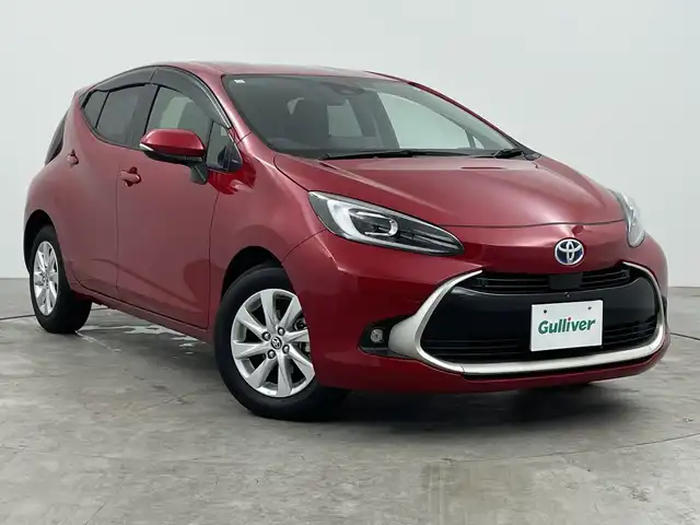 トヨタ アクア Z 三重県 2023(令5)年 1万km エモーショナルレッドⅡ 禁煙車/純正10.5インチディスプレイオーディオ/・USB/Bluetooth/AM/FM/AppleCarPray/AndroidAuto/パノラミックビューモニター/トヨタセーフティセンス/・ブラインドスポットモニター/・レーンディパーチャーアラート/・プリクラッシュセーフティ/・クリアランスソナー/・ロードサインアシスト/・パーキングサポートブレーキ/・リアクロストラフィックアラート/レーダークルーズコントロール/純正ビルトインETC/AC100V/オートライト/オートマチックハイビーム/ステアリングスイッチ/プッシュスタート/ウィンカーミラー/電動格納ミラー/純正フロアマット/純正15インチアルミホイール