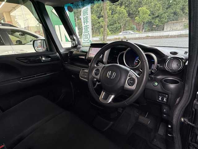 ホンダ Ｎ ＢＯＸ カスタム G ターボSSパッケージ 大阪府 2014(平26)年 11.5万km スマートブラック /ワンオーナー/ターボ//エンジンスタートボタン//純正ディーラーSDナビ/VXM-155VFi//Bluetooth/CD/DVD/iPod/AUX//バックカメラ/フルセグテレビ//クルーズコントロール//両側パワースライドドア//ETC//純正15インチアルミホイール//ドアバイザー//純正フロアマット//プラズマクラスター